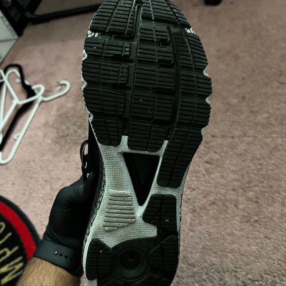 Men’s Under Amour HOVR Machina Running Shoes - Picture 3 of 7